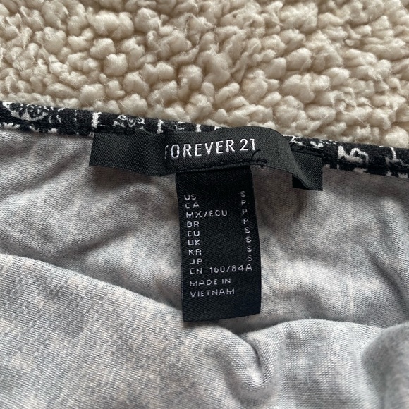 ⚡️⚡️FREE a with a purchase of $25 or more ⚡️⚡️Forever 21- Halter Top, SIZE: S - Picture 3 of 3